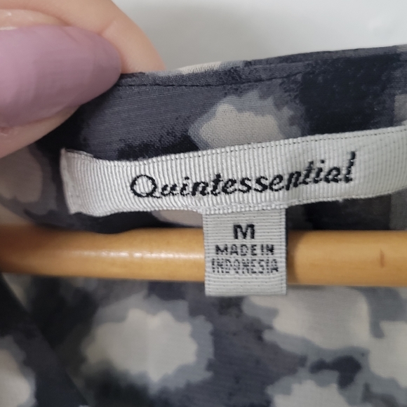 Women's Quintessential Black & Grey Roll Tab Sleeve Sheer Blouse Size Medium - Picture 5 of 13